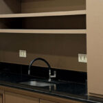 Transforme seus móveis antigos com adesivos: o segredo que arquitetos usam para renovar sem trocar